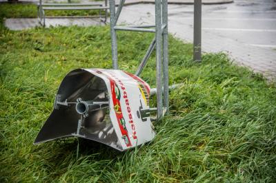 Denkendorf: Sturmboee zieht ueber Rastanlage an der A8 - Mehrere umgestuerzte Transporter - Verletzte